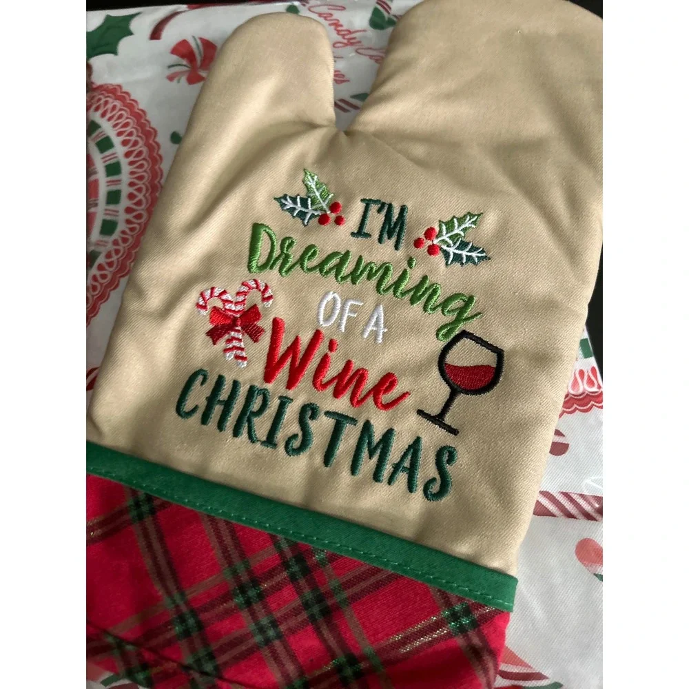 Bulk Lot Christmas Kitchen Decor Tablecloth Towel Oven Mitt Christmas House Set